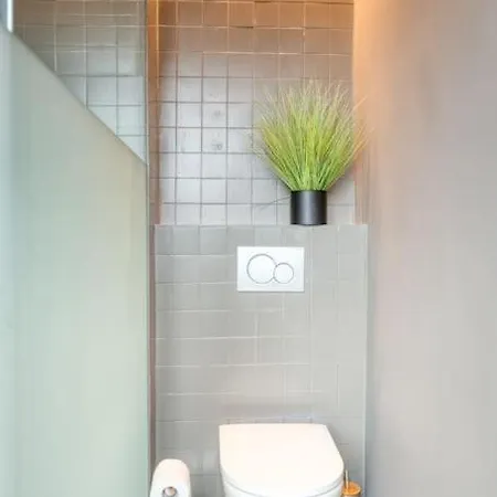 Apartment Spacious & Luminous Gem In Historic Building