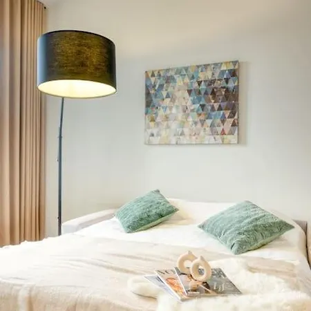 Spacious & Luminous Gem In Historic Building Apartment *