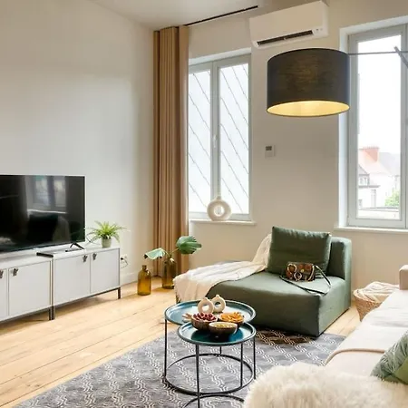 Spacious & Luminous Gem In Historic Building *