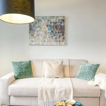 Spacious & Luminous Gem In Historic Building Apartment *