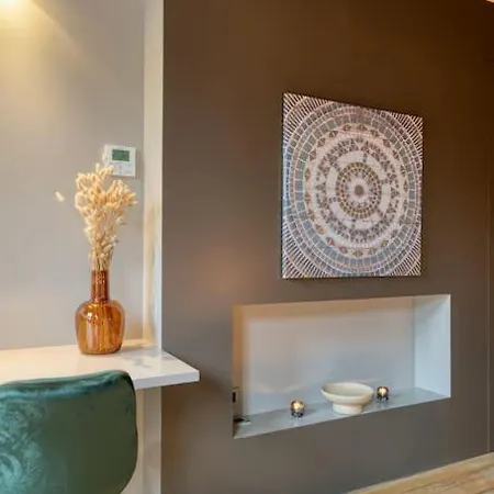 Spacious & Luminous Gem In Historic Building