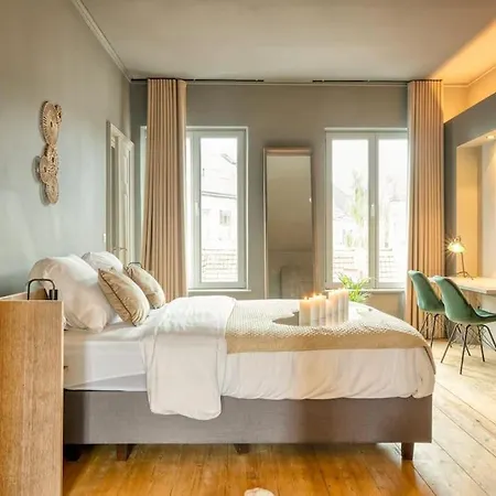Spacious & Luminous Gem In Historic Building Apartment *